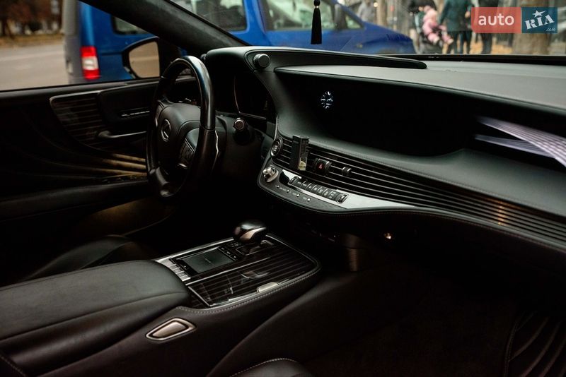 Седан Lexus LS 2018 в Ивано-Франковске