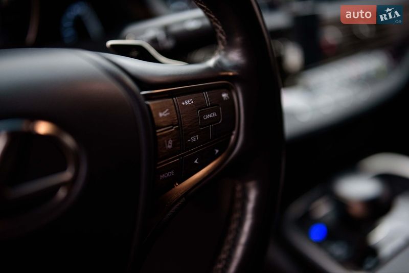 Седан Lexus LS 2018 в Ивано-Франковске