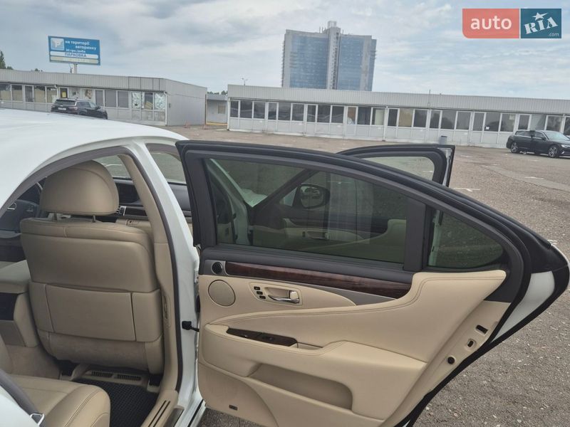 Седан Lexus LS 2013 в Киеве