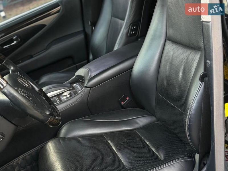 Седан Lexus LS 2013 в Ровно