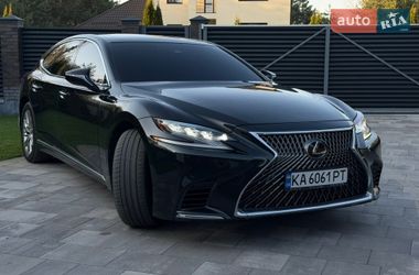 Седан Lexus LS 2018 в Стоянці