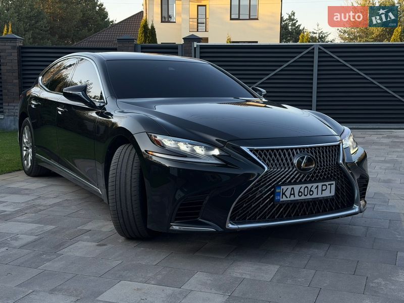 Седан Lexus LS 2018 в Стоянці