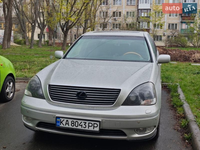 Lexus LS 2001