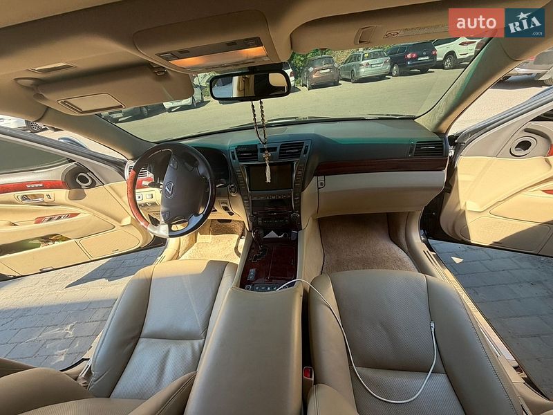 Седан Lexus LS 2007 в Луцке