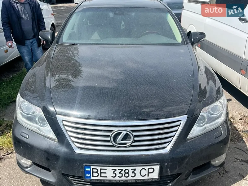 Lexus LS 2011