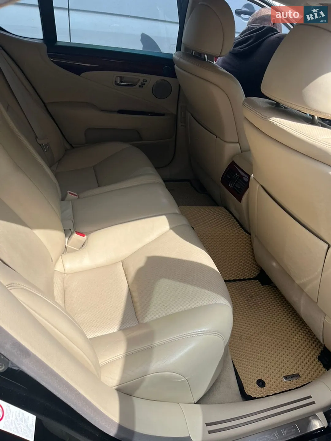 2011 Lexus LS - мініатюра 8