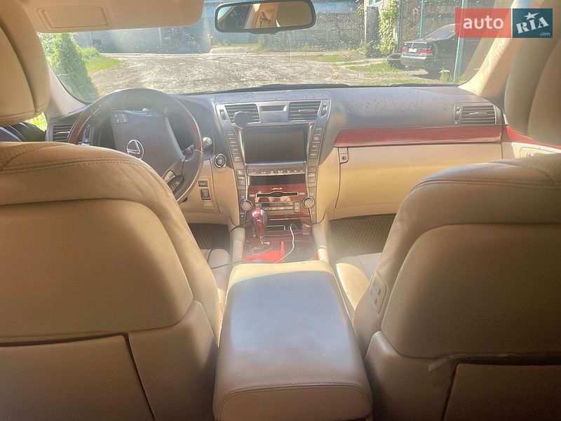 Седан Lexus LS 2007 в Вишгороді