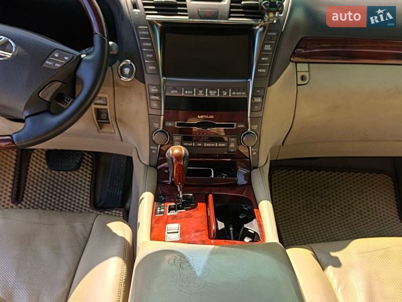 Седан Lexus LS 2007 в Володимирі