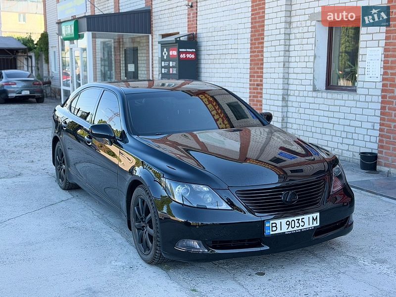Седан Lexus LS 2007 в Кременчуці