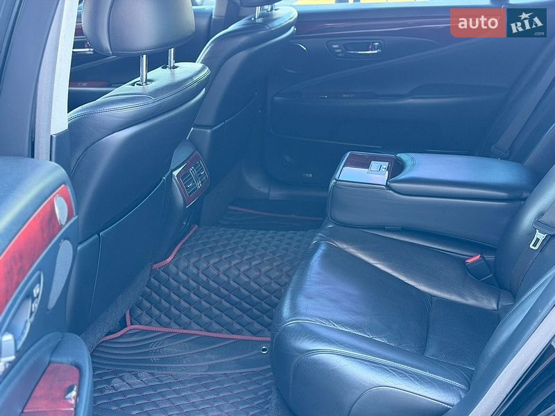 Седан Lexus LS 2007 в Кременчуці