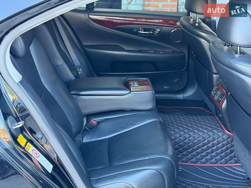 Седан Lexus LS 2007 в Кременчуці