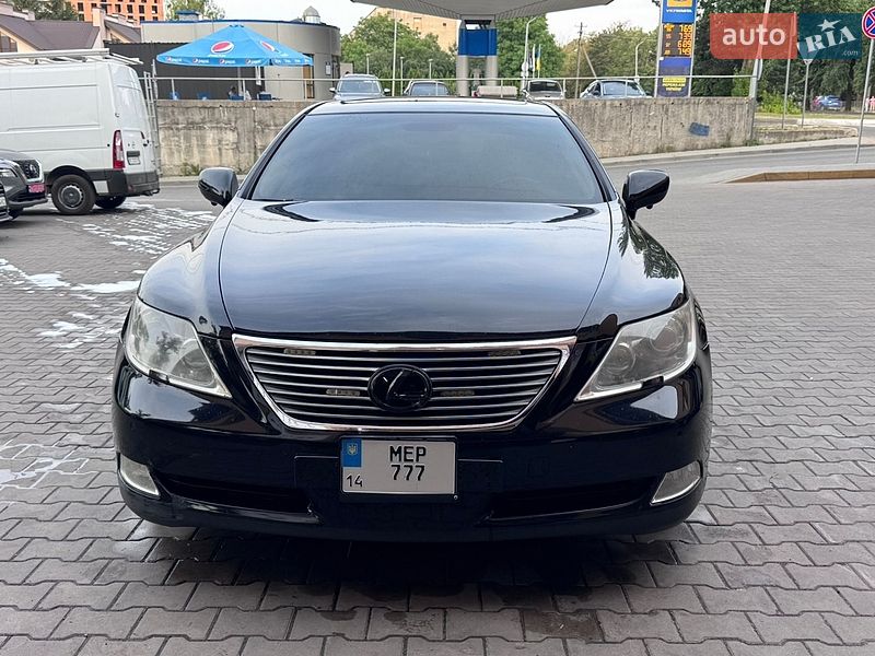 Седан Lexus LS 2007 в Бродах