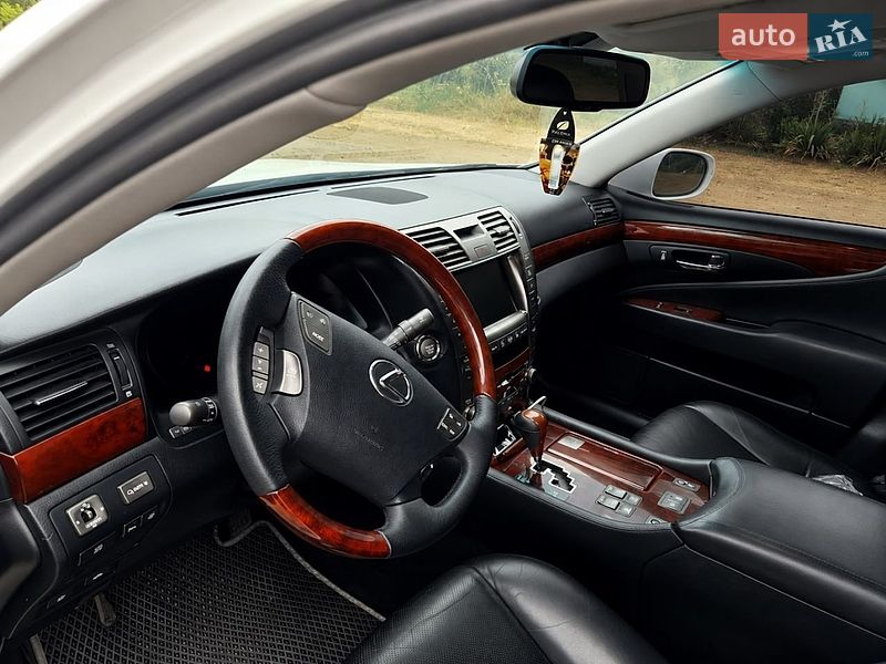 Седан Lexus LS 2008 в Вознесенске