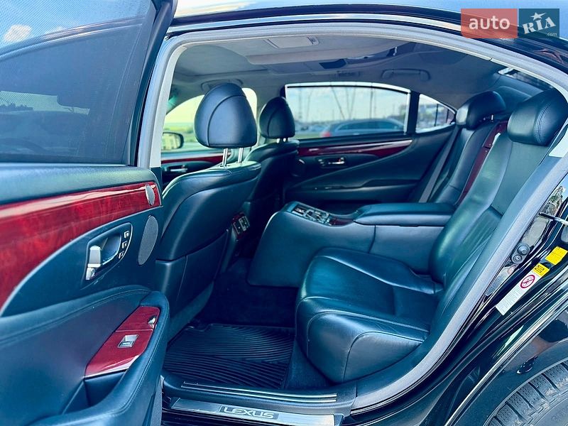 Седан Lexus LS 2008 в Рівному