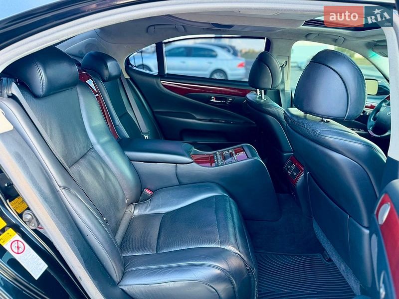Седан Lexus LS 2008 в Рівному