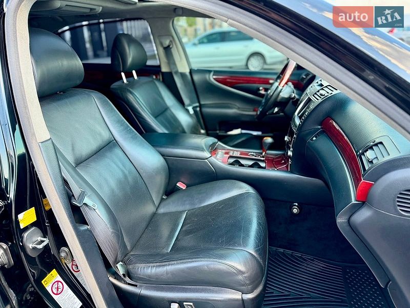 Седан Lexus LS 2008 в Рівному