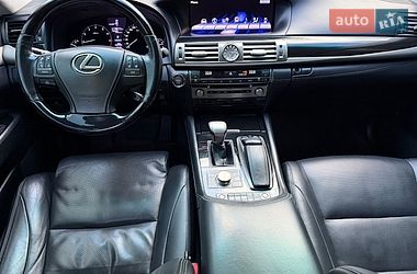 Седан Lexus LS 2012 в Тернополі