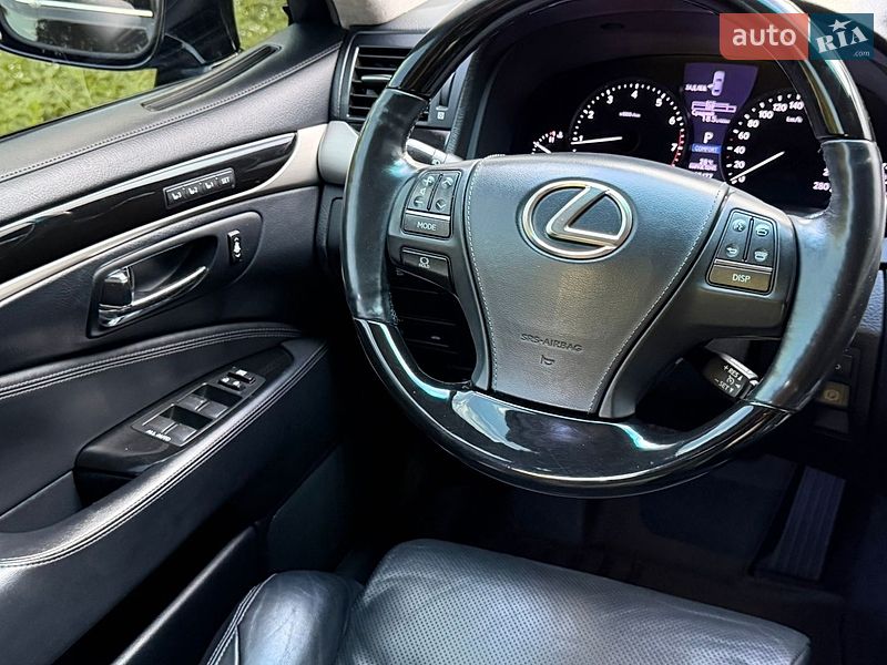 Седан Lexus LS 2012 в Тернополі