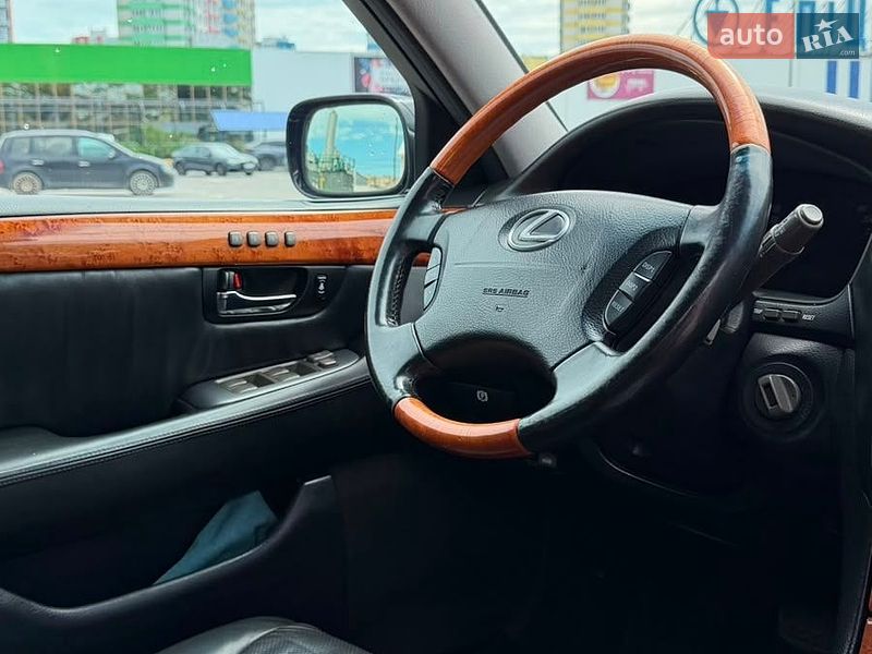 Седан Lexus LS 2002 в Києві