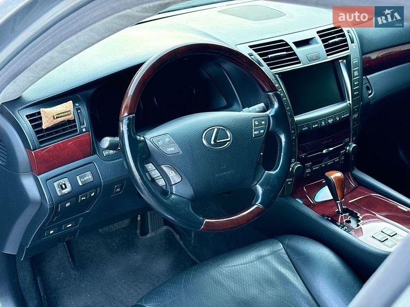Седан Lexus LS 2008 в Дніпрі