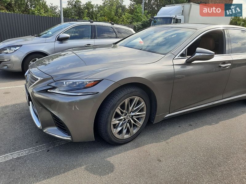 Lexus LS 2019