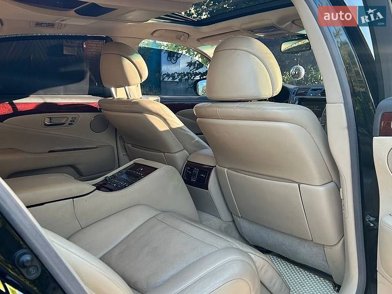 Седан Lexus LS 2007 в Полтаві