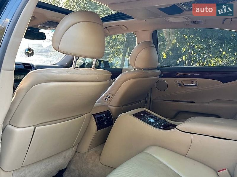 Седан Lexus LS 2007 в Полтаві