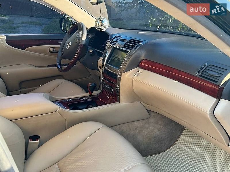Седан Lexus LS 2007 в Полтаві