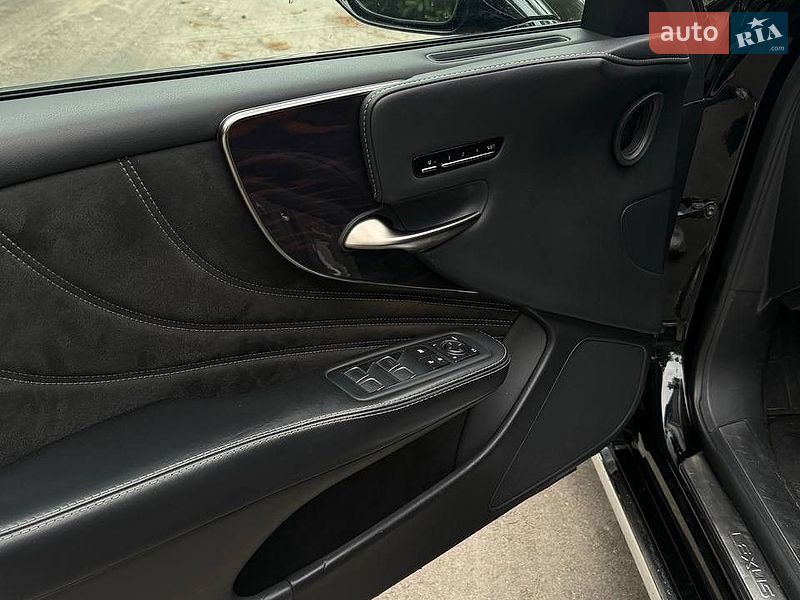 Седан Lexus LS 2018 в Киеве