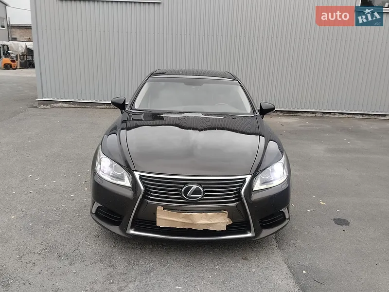 Lexus LS