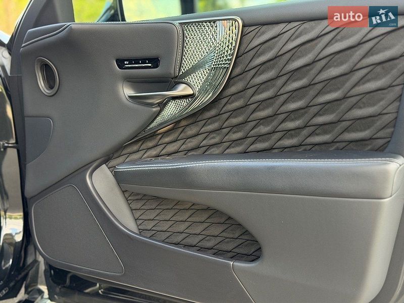 Седан Lexus LS 2018 в Киеве
