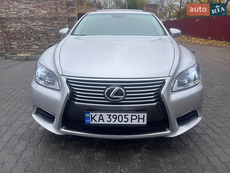 Седан Lexus LS 2013 в Львові