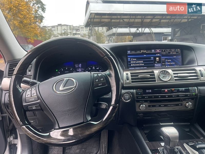Седан Lexus LS 2013 в Львові