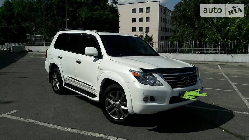 Lexus LX 570 5.7 Газ Бензин.