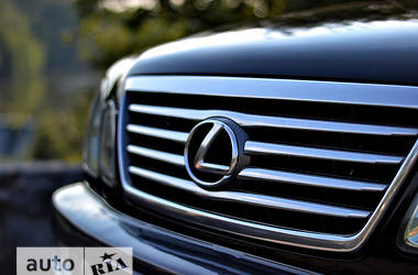 Внедорожник / Кроссовер Lexus LX 2003 в 