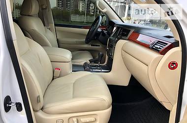 Позашляховик / Кросовер Lexus LX 2008 в 