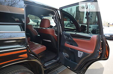 Позашляховик / Кросовер Lexus LX 2017 в 
