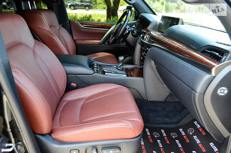 Позашляховик / Кросовер Lexus LX 2016 в Києві