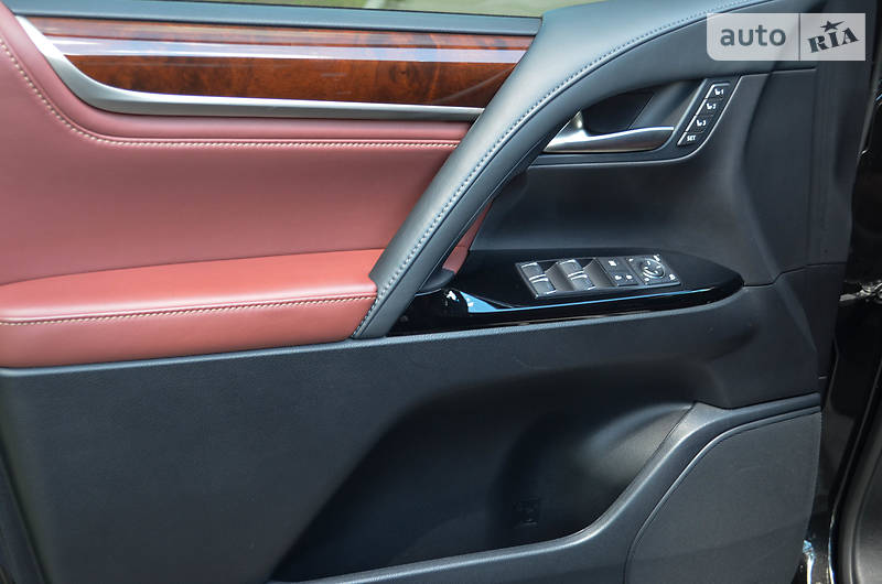 Позашляховик / Кросовер Lexus LX 2016 в Києві