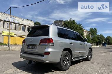 Позашляховик / Кросовер Lexus LX 2013 в 