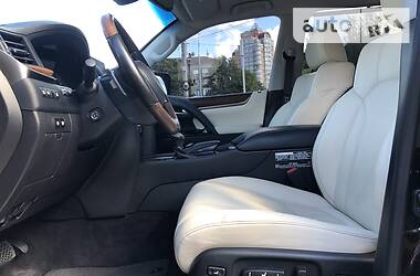 Внедорожник / Кроссовер Lexus LX 2016 в 