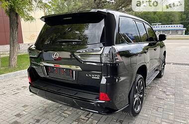 Позашляховик / Кросовер Lexus LX 2021 в 