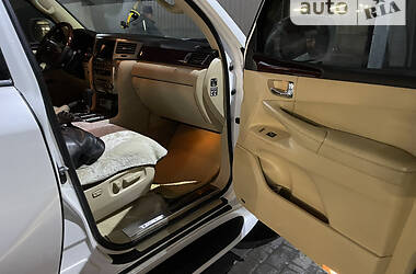 Позашляховик / Кросовер Lexus LX 2010 в 