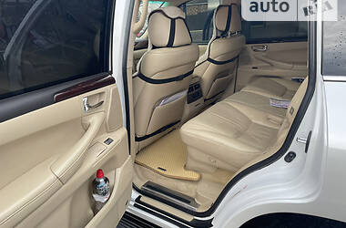 Позашляховик / Кросовер Lexus LX 2010 в 