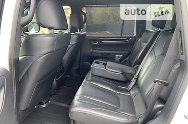 Внедорожник / Кроссовер Lexus LX 2018 в 