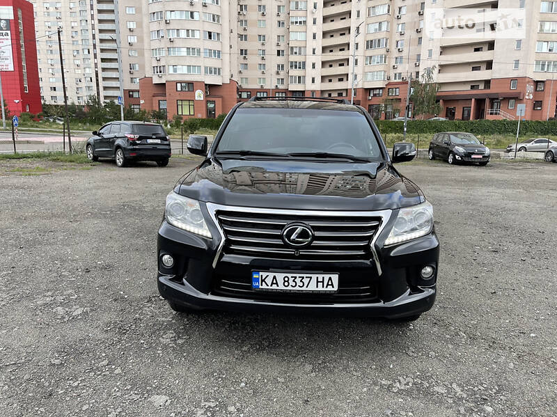 Внедорожник / Кроссовер Lexus LX 2013 в Киеве