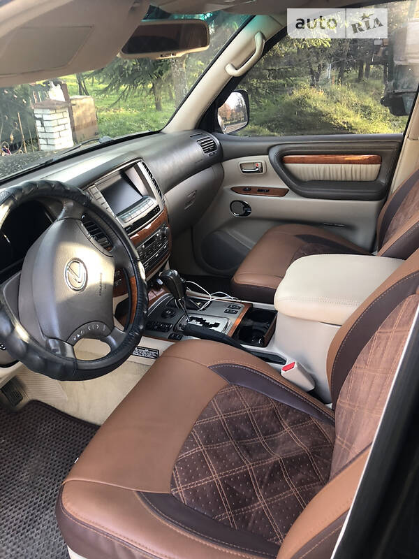 Внедорожник / Кроссовер Lexus LX 2005 в 