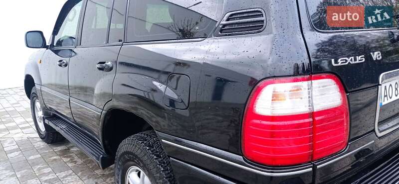 Позашляховик / Кросовер Lexus LX 2002 в Ужгороді