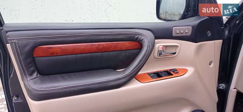 Позашляховик / Кросовер Lexus LX 2002 в Ужгороді