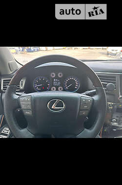 Позашляховик / Кросовер Lexus LX 2010 в 